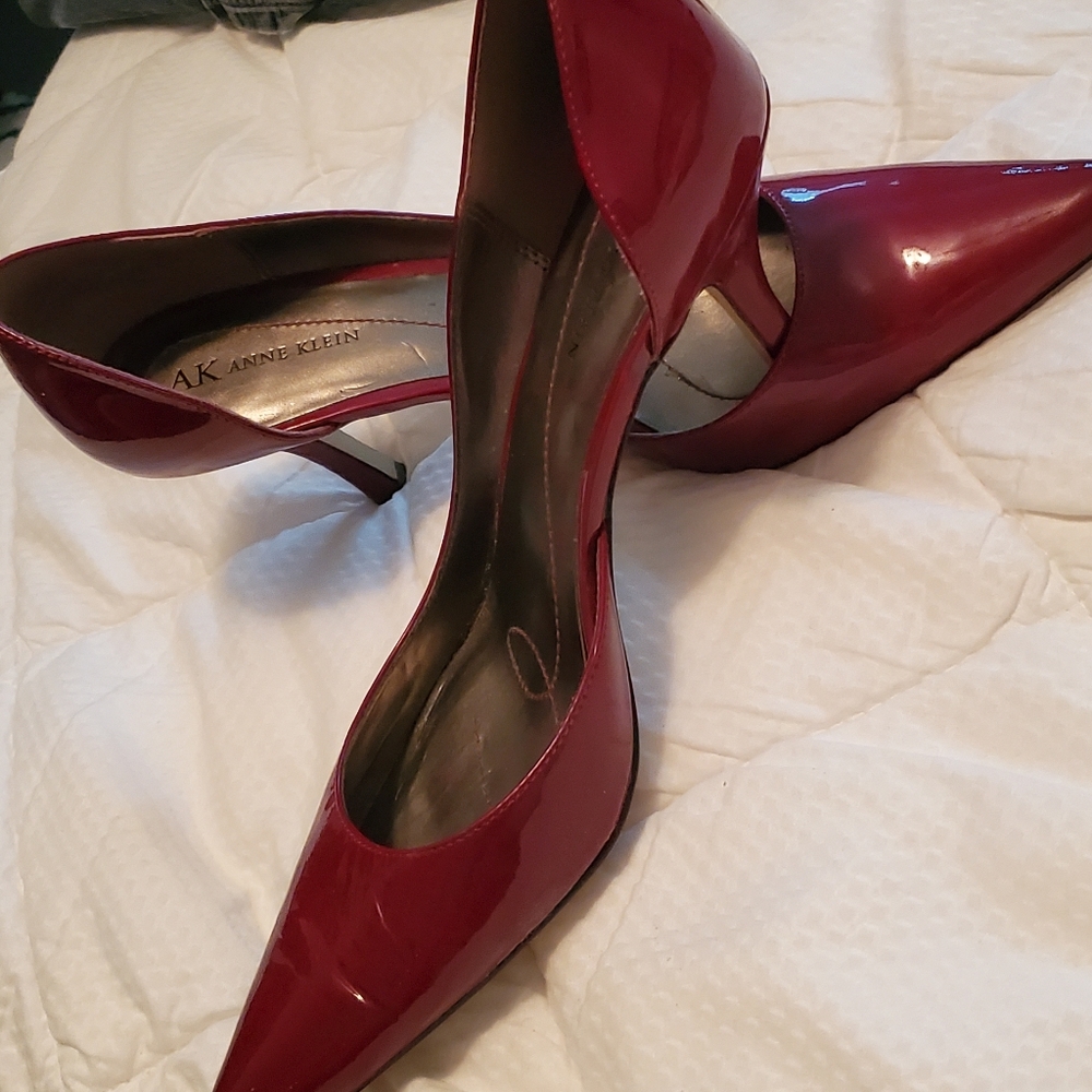 Red pumps - Picture 2 of 4